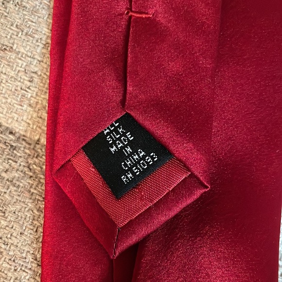 Holiday Tradition Hallmark by MMG tie - Picture 3 of 7